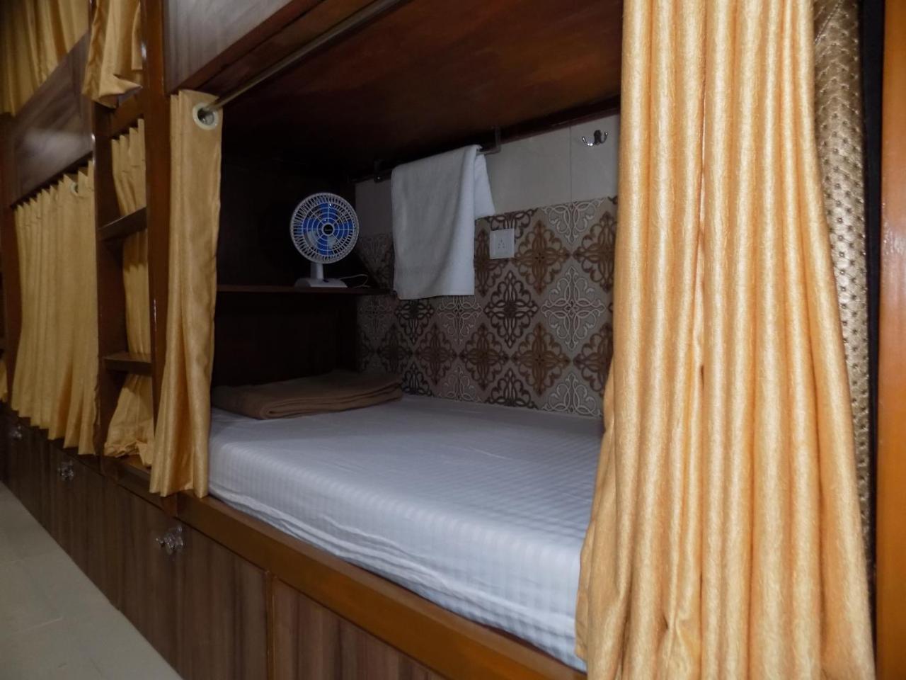 Metro Inn Dormitory Bombay Esterno foto